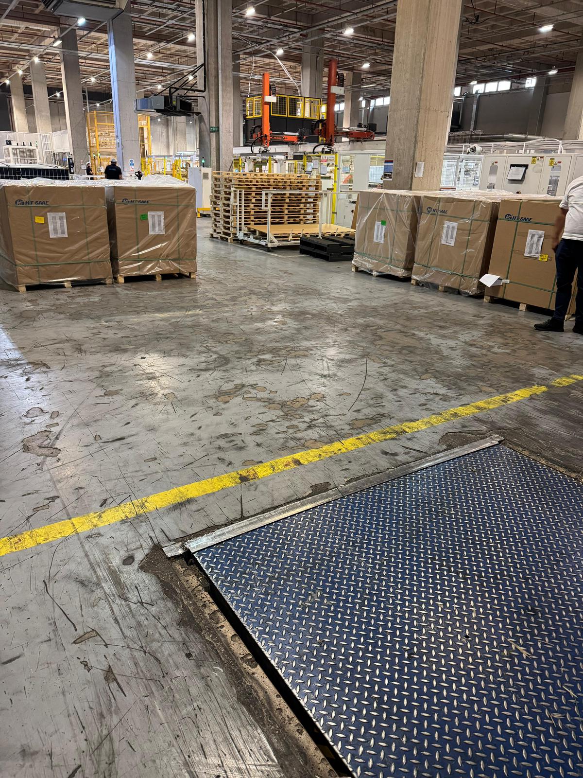 Chen Solar Gebze fabrikası - Beton parlatma sonrası zemin (sonra)